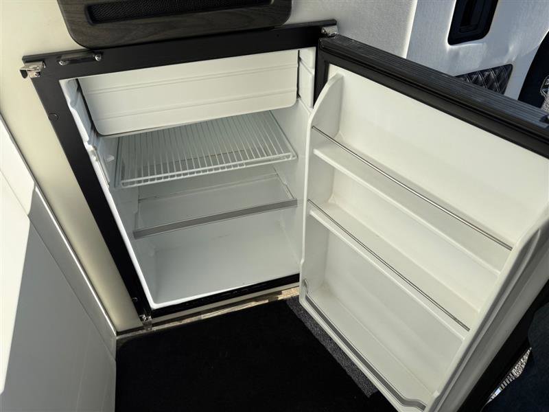 Used 2019 Mercedes-Benz Sprinter 170 image 40