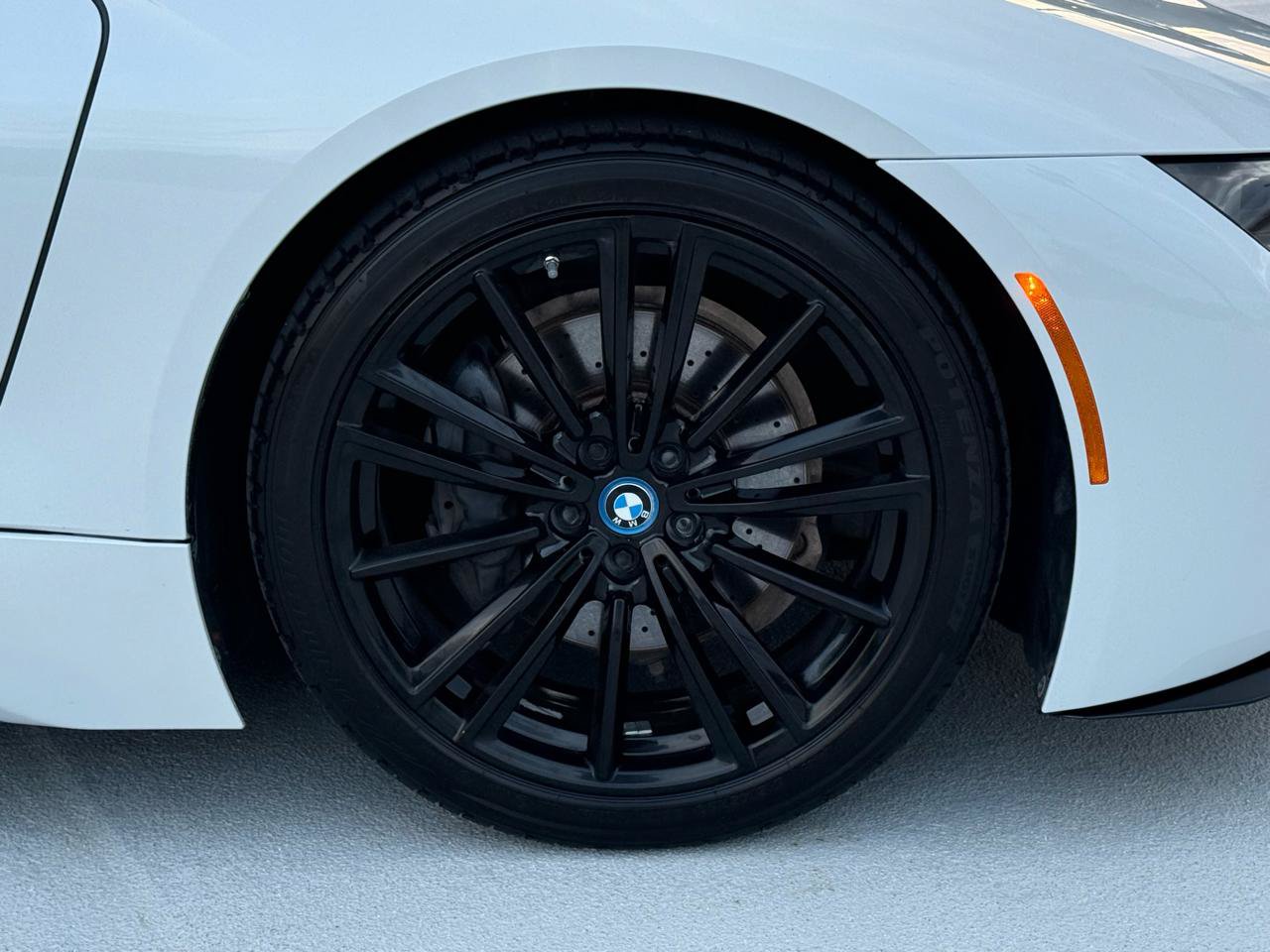 Used 2019 BMW i8 Coupe AWD/4WD image 16