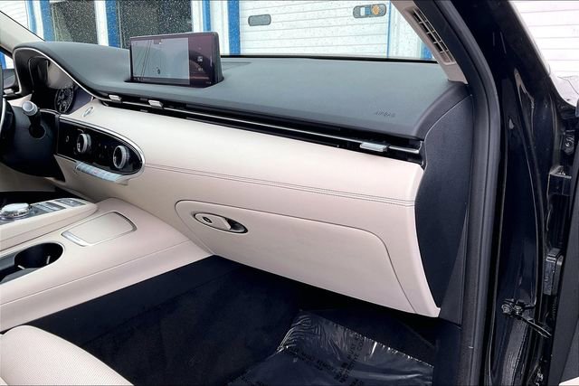 Certified 2025 Genesis GV70 2.5T Select w/ Select Package image 16