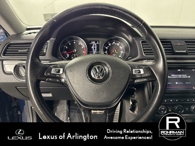 Used 2018 Volkswagen Passat 2.0T R-Line w/ R-Line Lighting Package FWD image 12