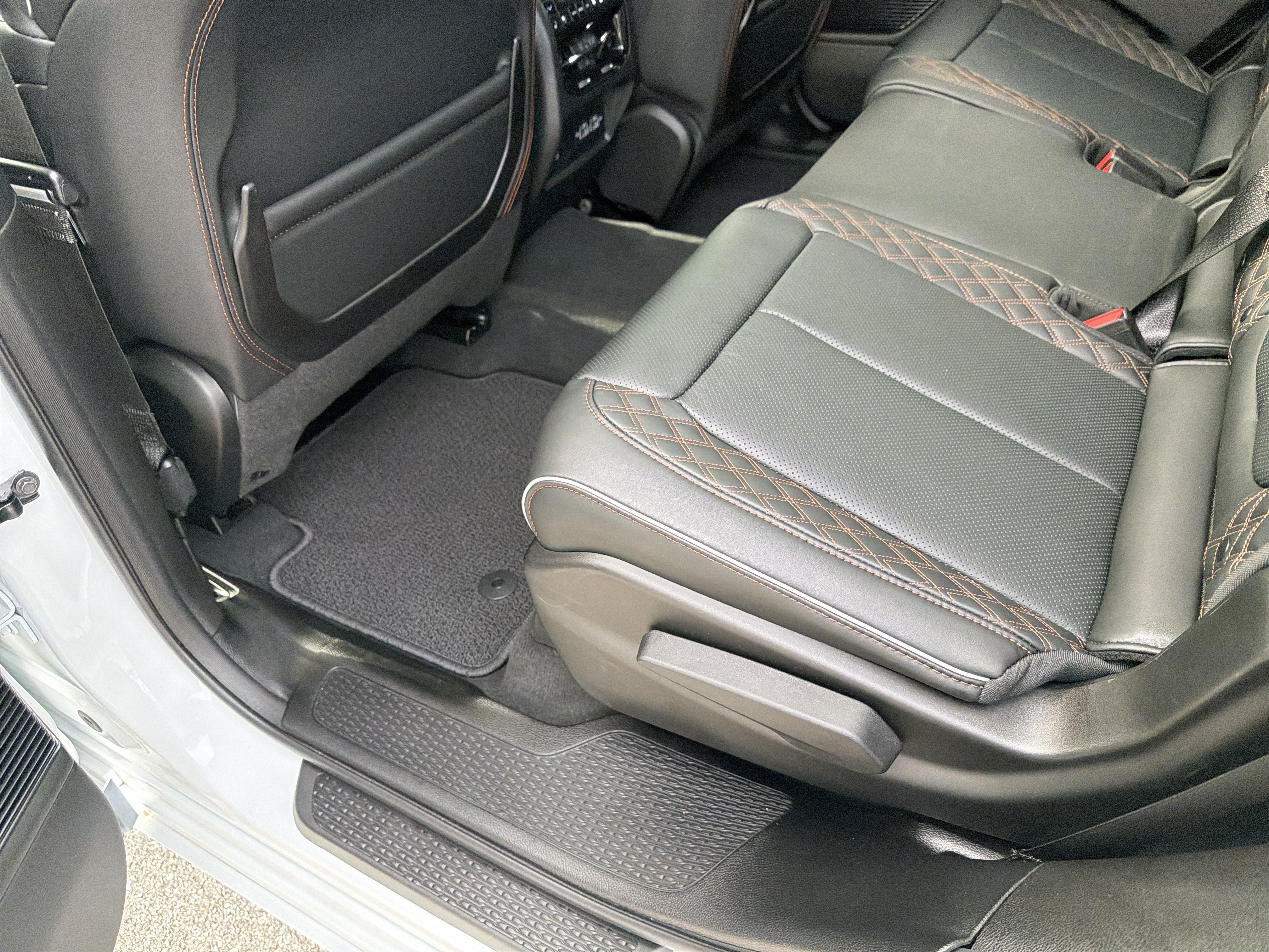 Used 2025 Jeep Grand Cherokee L Summit AWD/4WD image 18