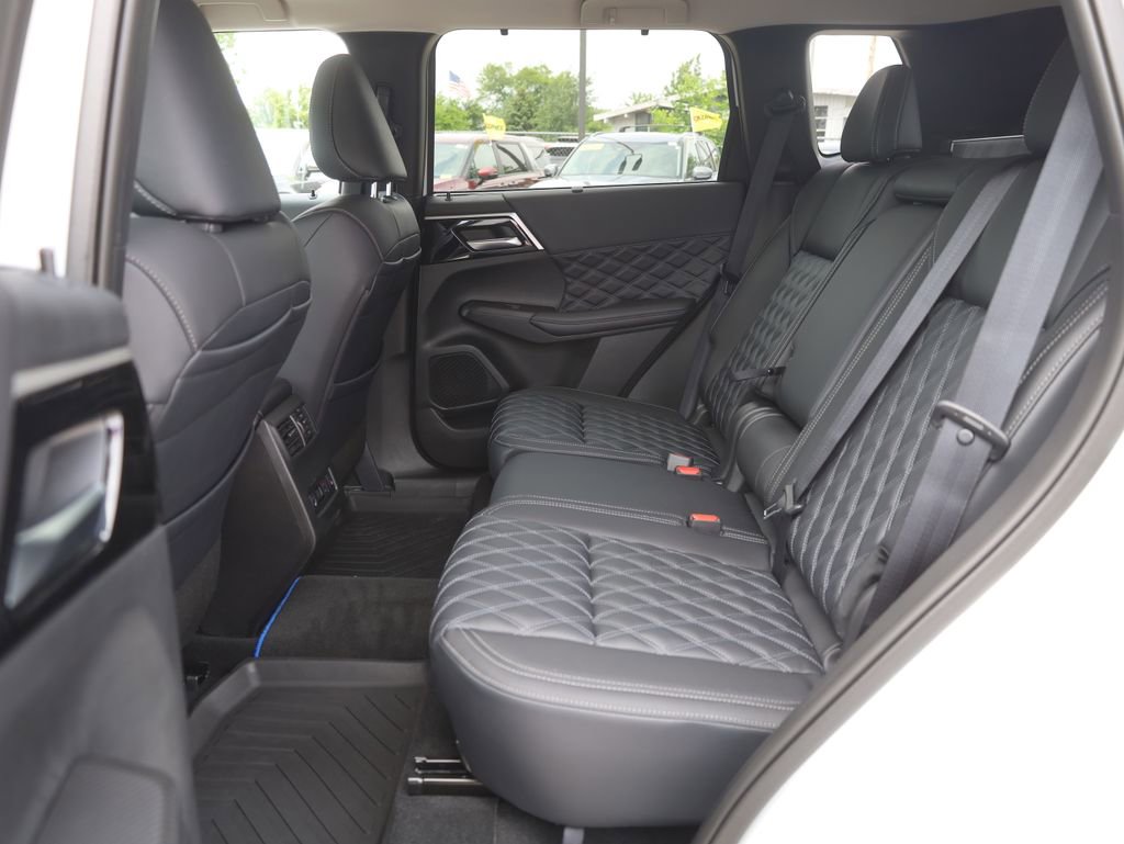 New 2025 Mitsubishi Outlander SEL image 23