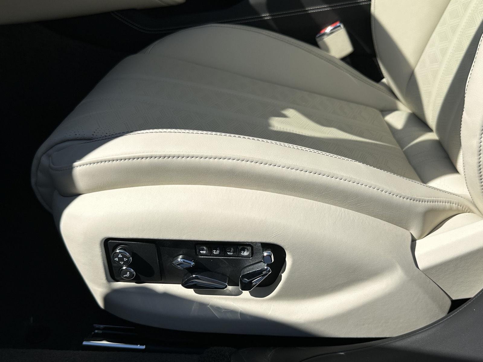 New 2026 Bentley Flying Spur Plug-In Hybrid AWD/4WD image 8