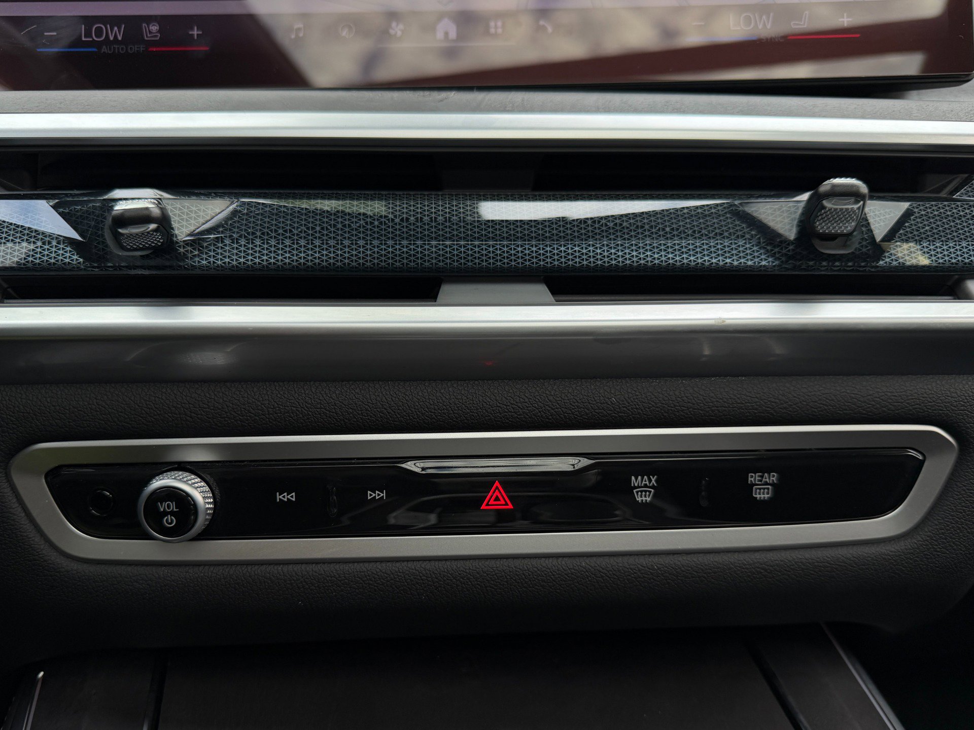 Used 2024 BMW X5 xDrive40i w/ M Sport Package image 40