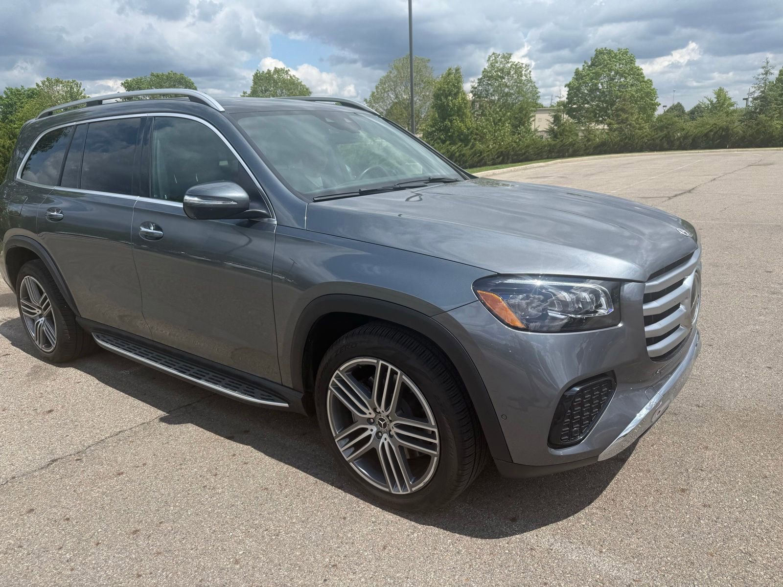 Used 2024 Mercedes-Benz GLS 450 4MATIC image 3