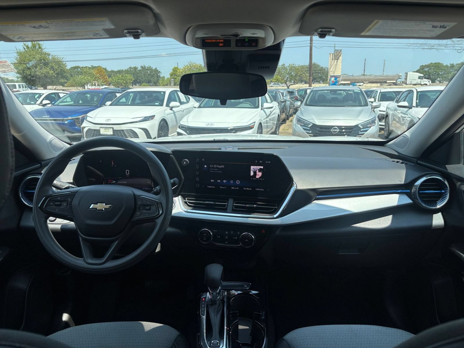 Used 2025 Chevrolet Trax LT FWD image 27