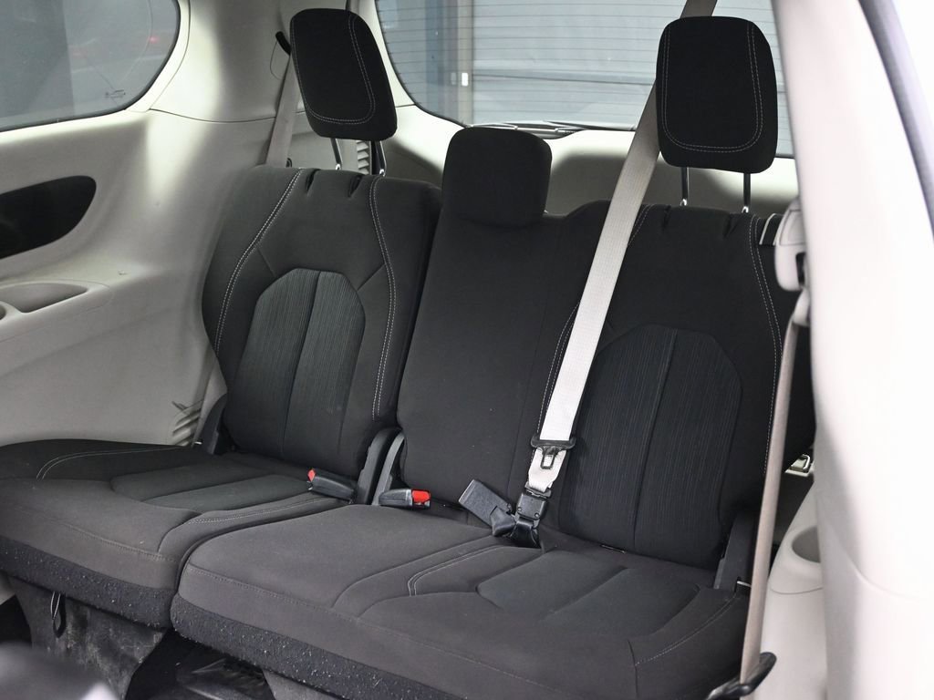 Used 2023 Chrysler Voyager LX image 32