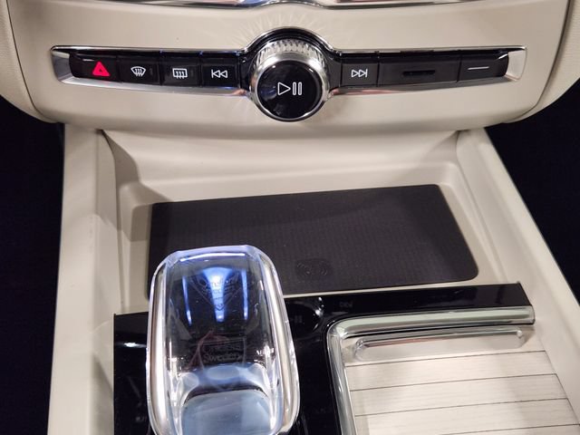 New 2026 Volvo XC60 T8 Ultra w/ Protection Package Premier AWD/4WD image 19