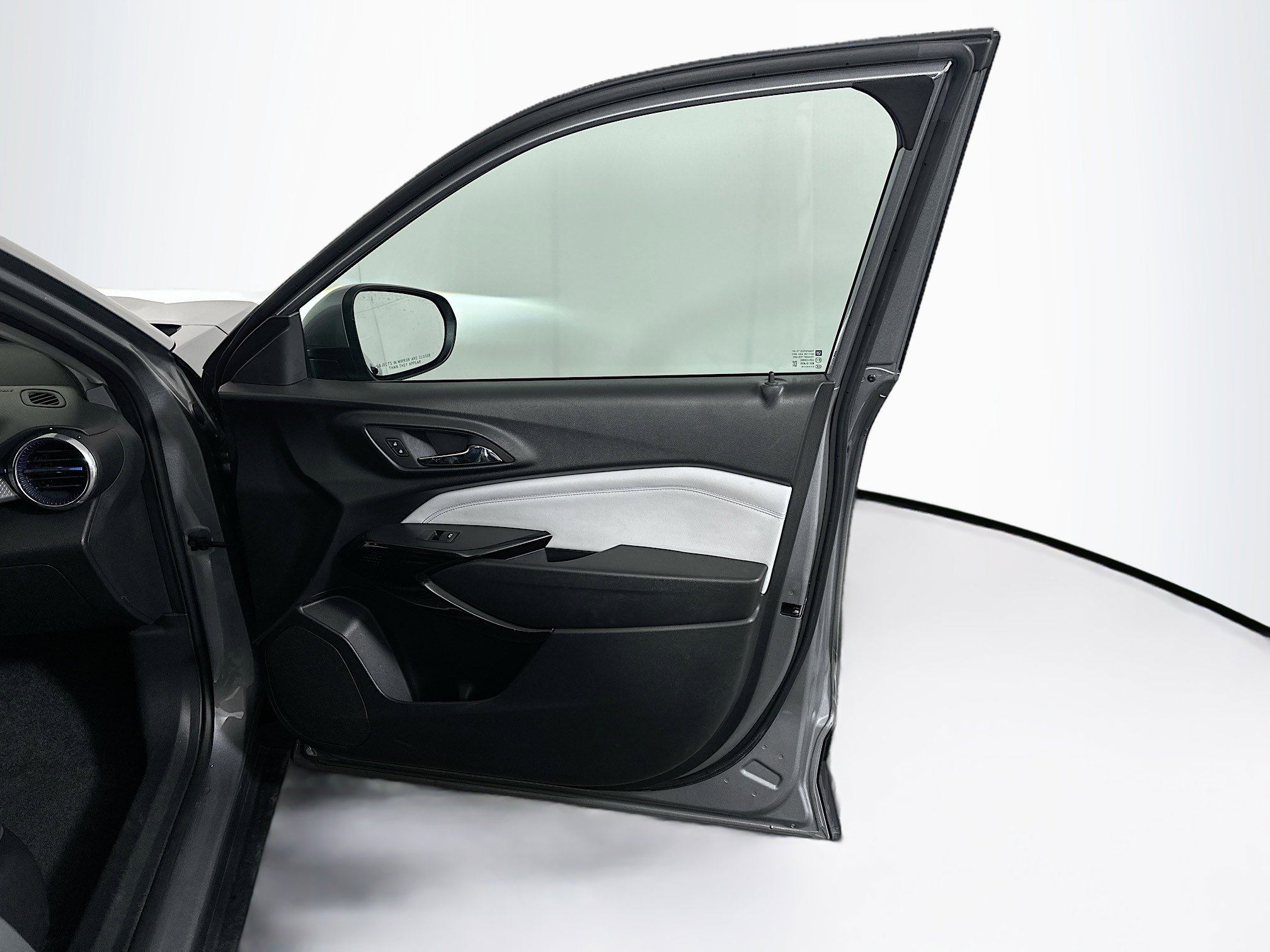 Used 2025 Chevrolet Trax LT w/ LT Convenience Package image 31