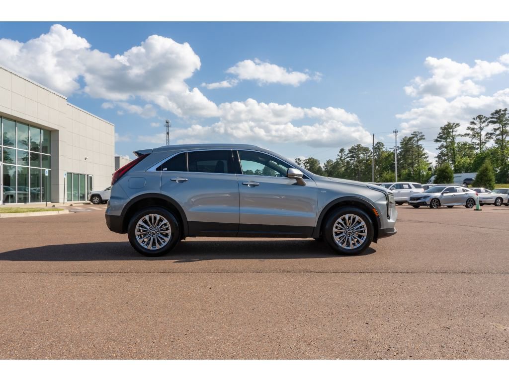 Used 2025 Cadillac XT4 Premium Luxury image 4