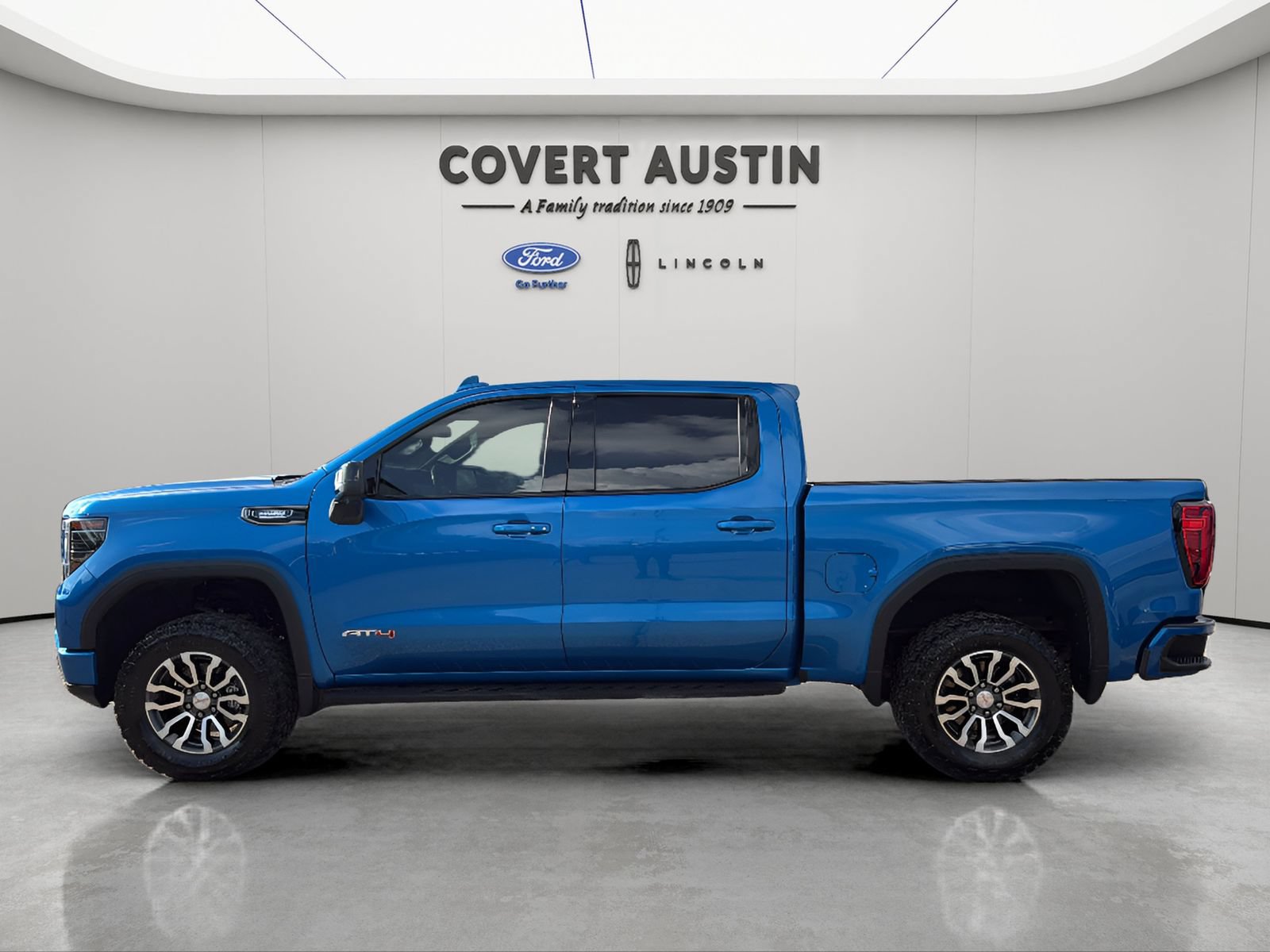 Used 2022 GMC Sierra 1500 AT4 w/ AT4 Preferred Package AWD/4WD image 2