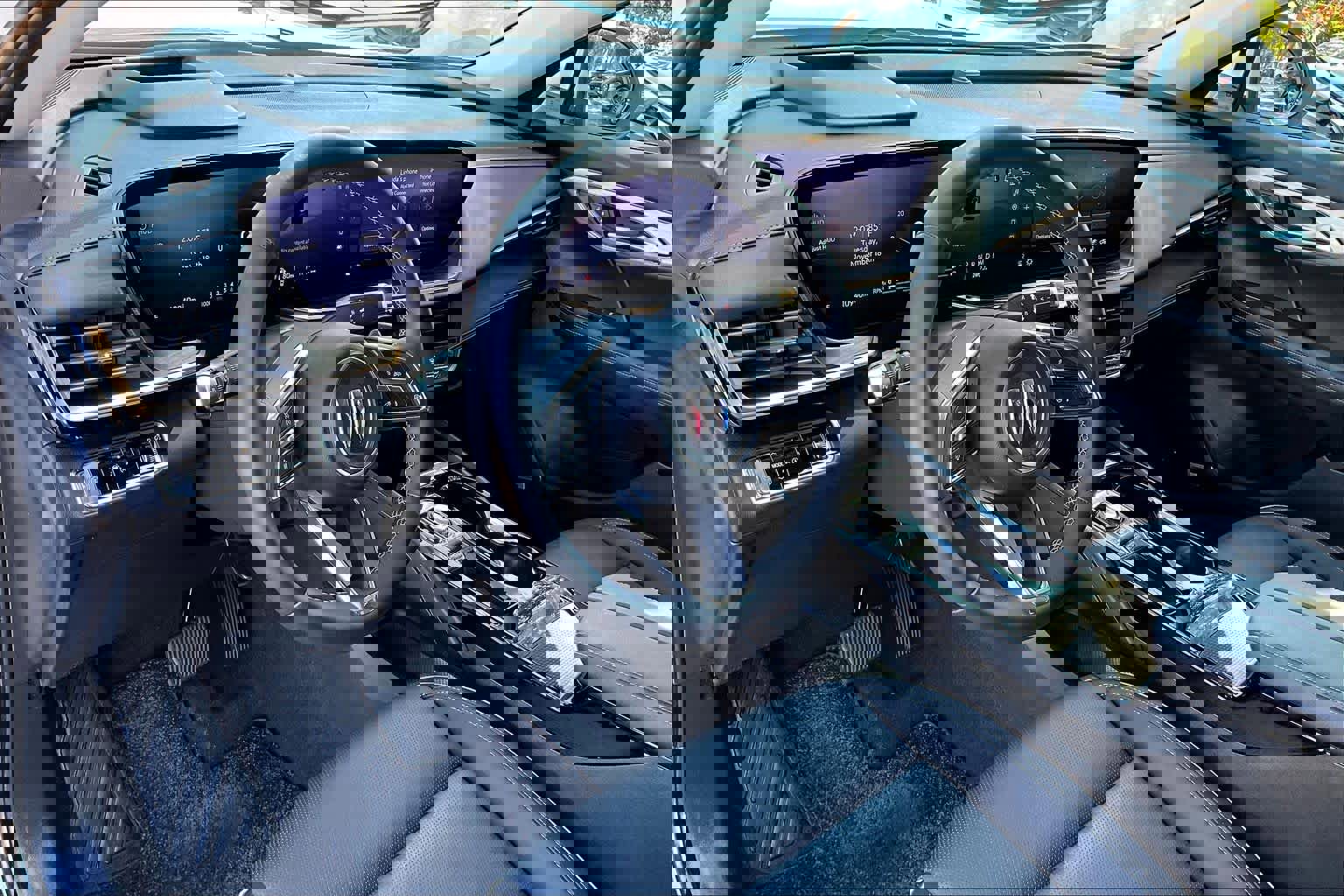 Used 2024 Buick Envision Avenir image 17