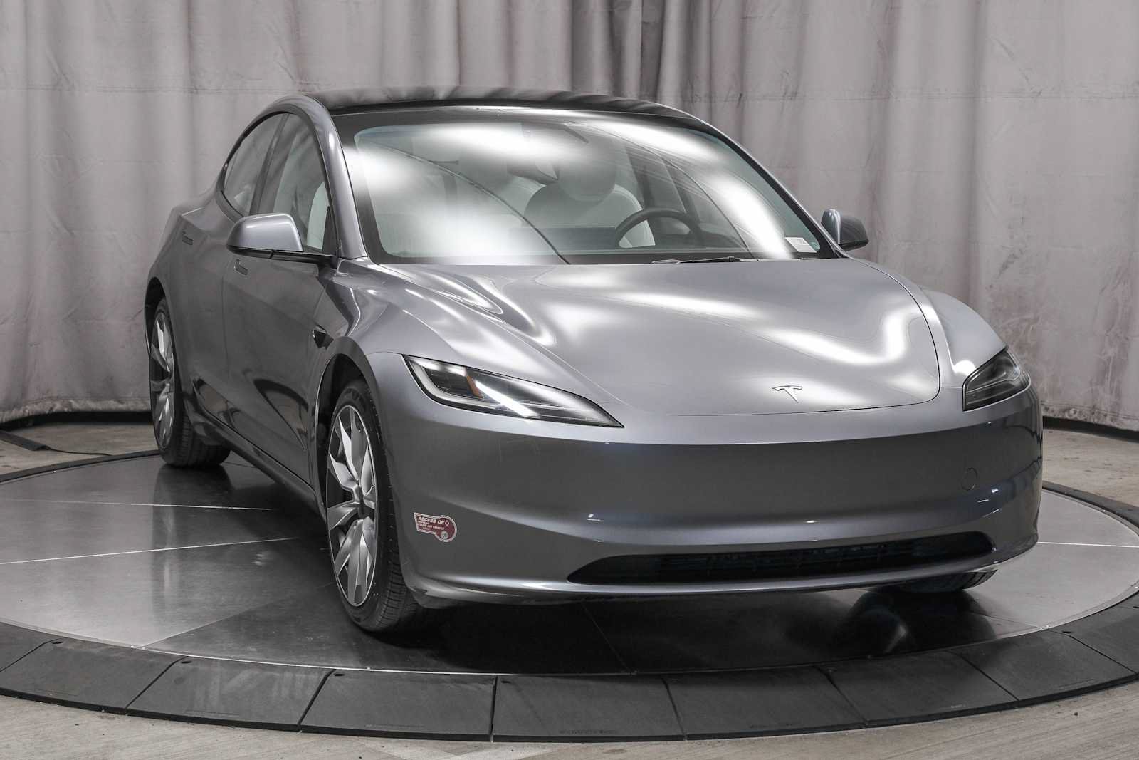 Used 2024 Tesla Model 3 Standard Range RWD image 5