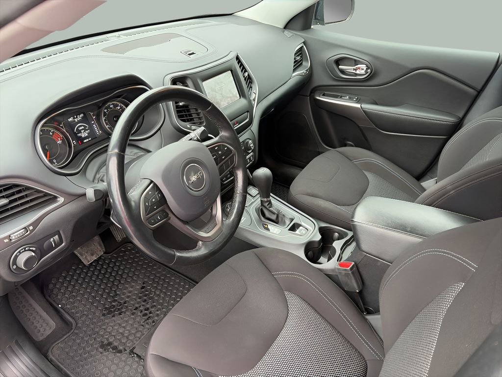 Used 2020 Jeep Cherokee Latitude w/ Cold Weather Group image 9