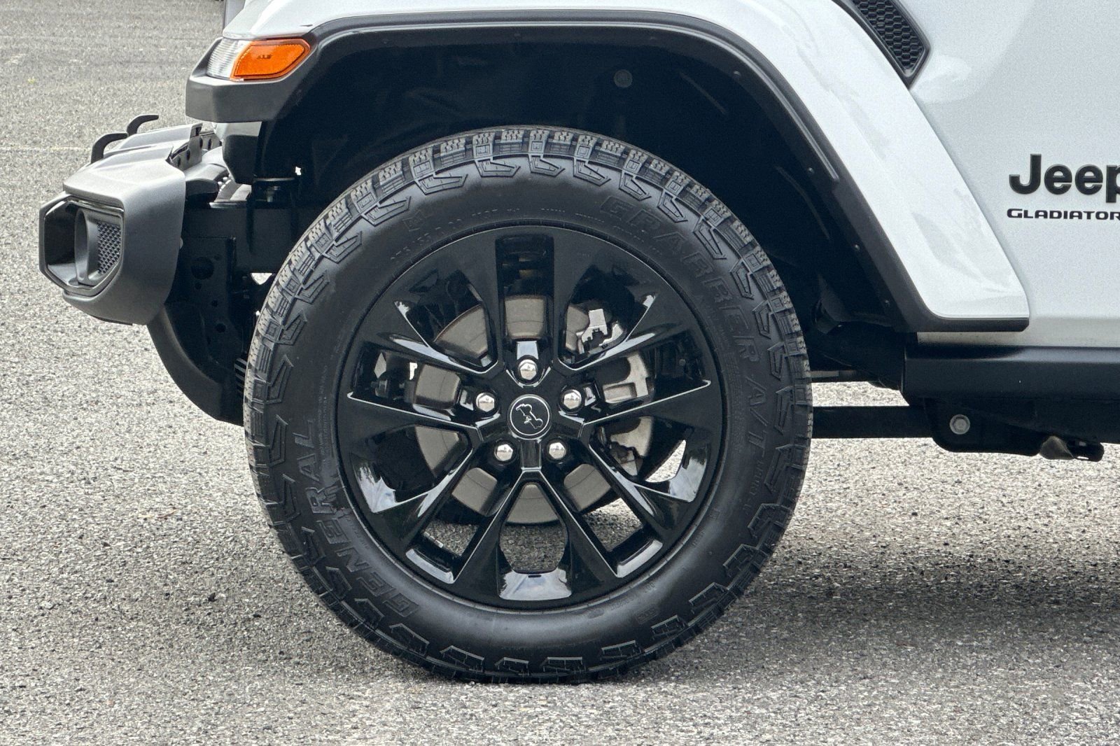 Used 2025 Jeep Gladiator Sport AWD/4WD image 23