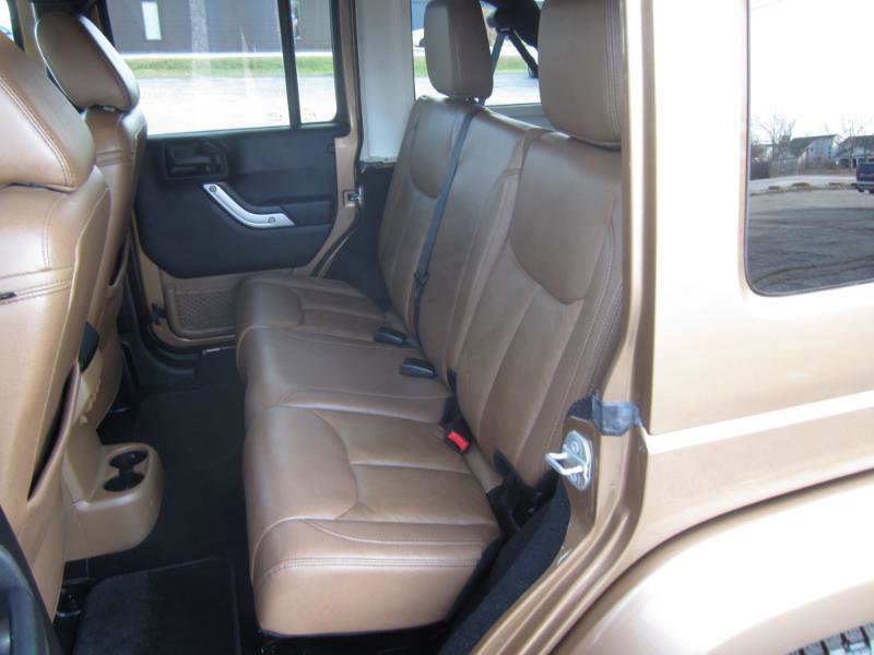 Used 2015 Jeep Wrangler Unlimited Sahara AWD/4WD image 15