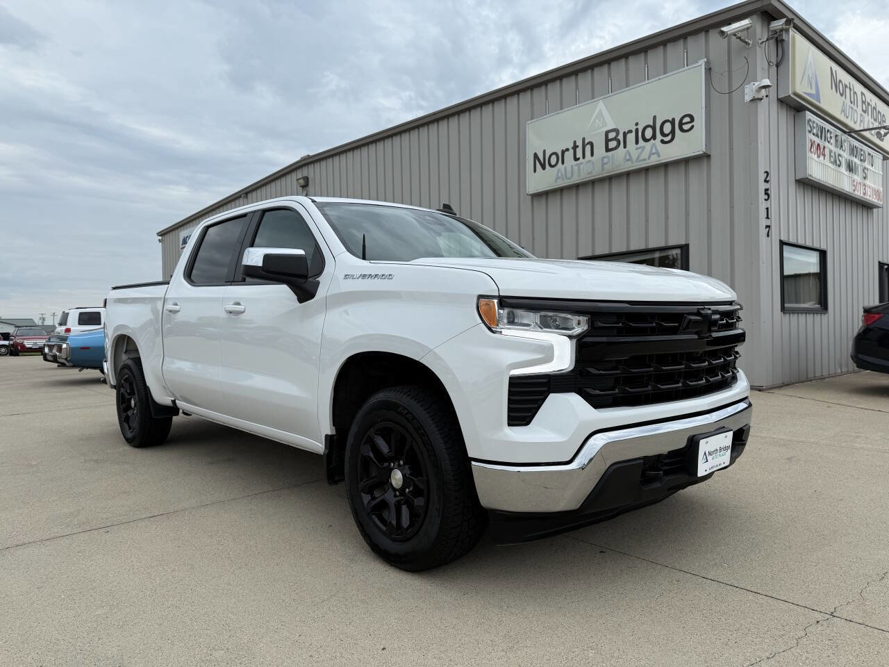 Used 2022 Chevrolet Silverado 1500 LT image 1