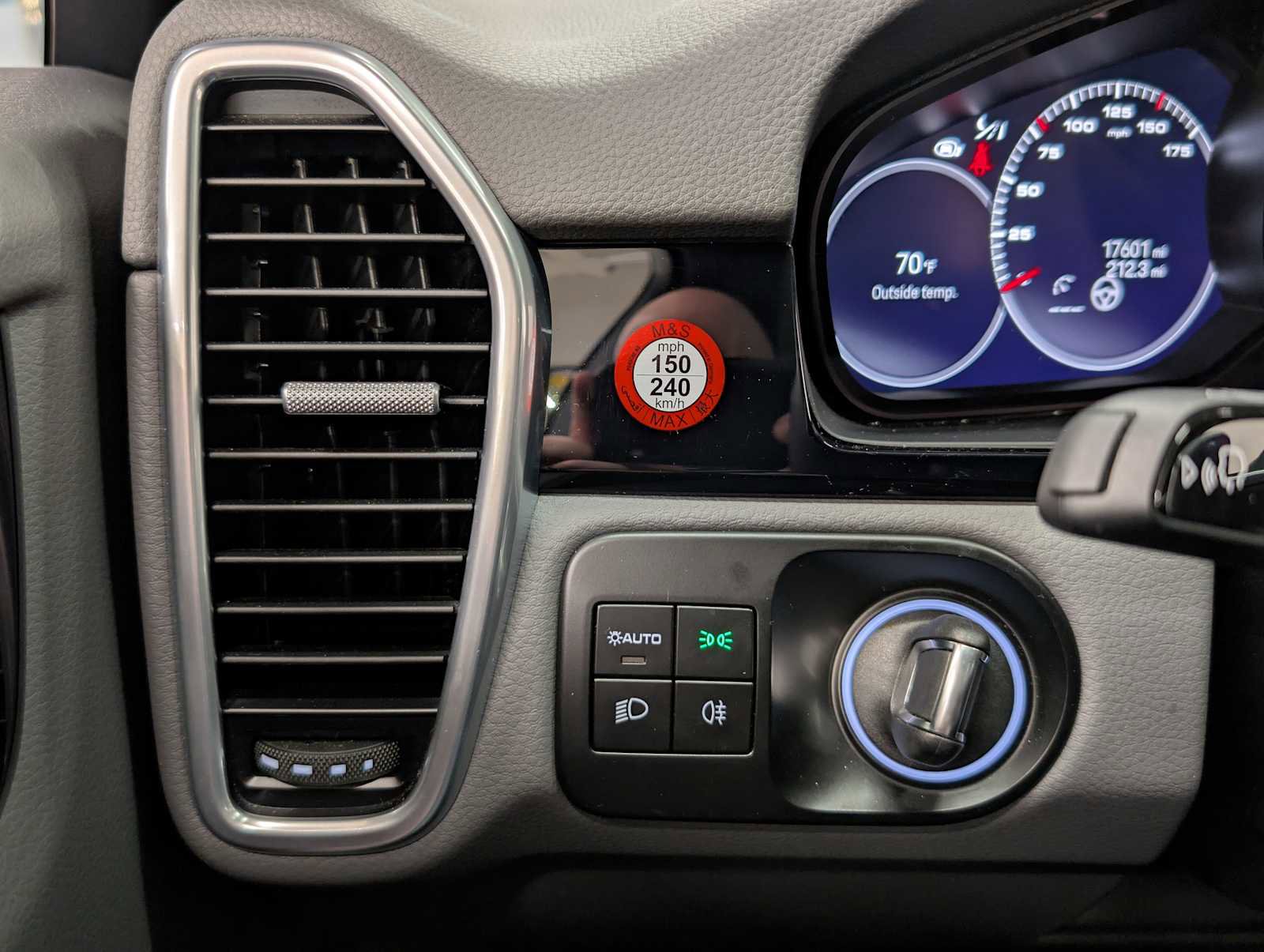 Used 2023 Porsche Cayenne Coupe image 34