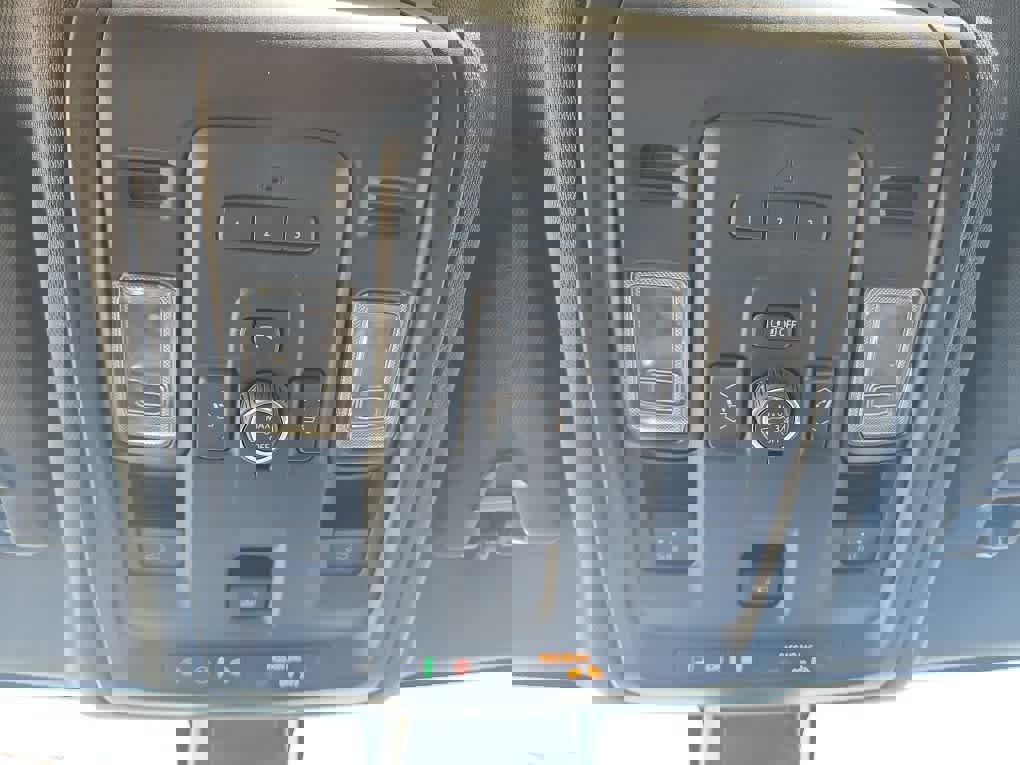 Used 2022 GMC Yukon SLT w/ SLT Luxury Package image 35