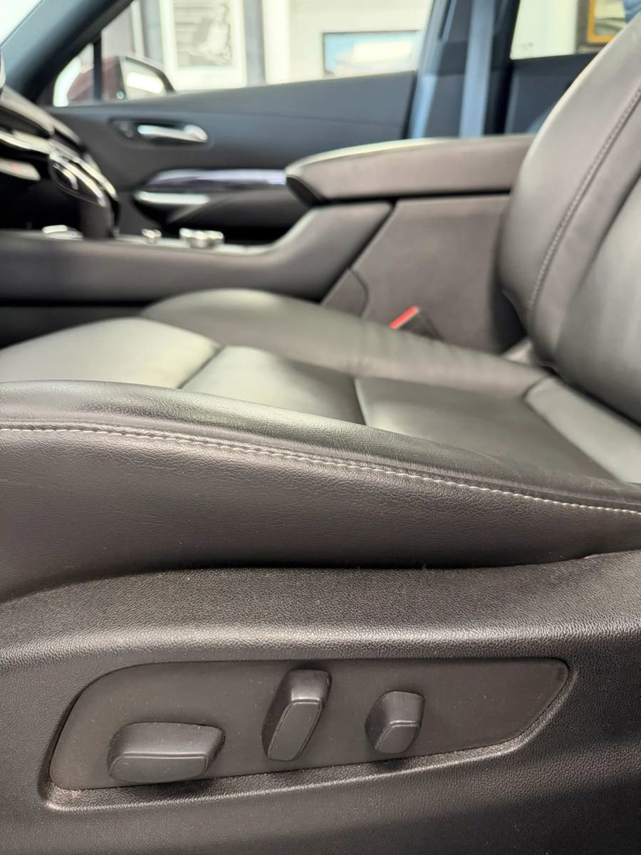 Used 2023 Cadillac XT4 Luxury w/ Cold Weather Package image 10