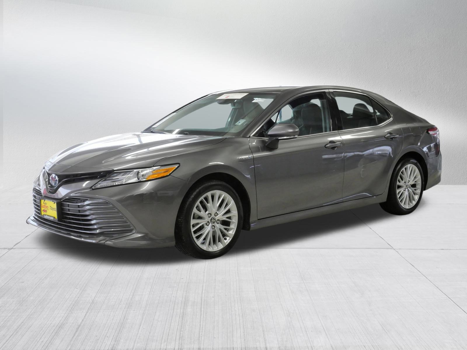 Certified 2020 Toyota Camry XLE image 3