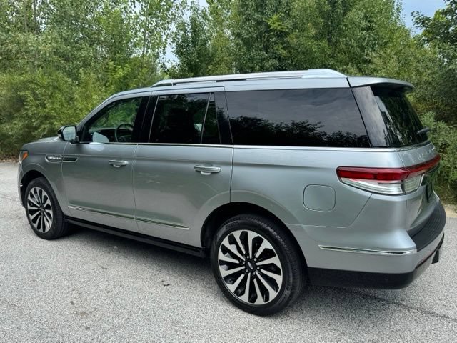 Used 2023 Lincoln Navigator Reserve AWD/4WD image 7