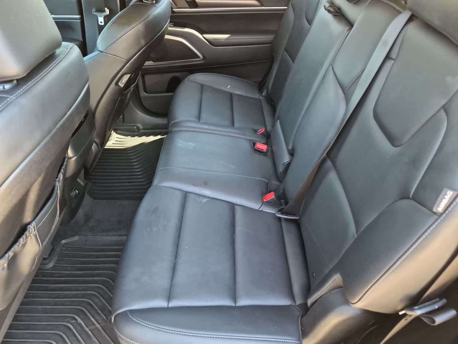 Used 2025 Kia Telluride LX FWD image 19