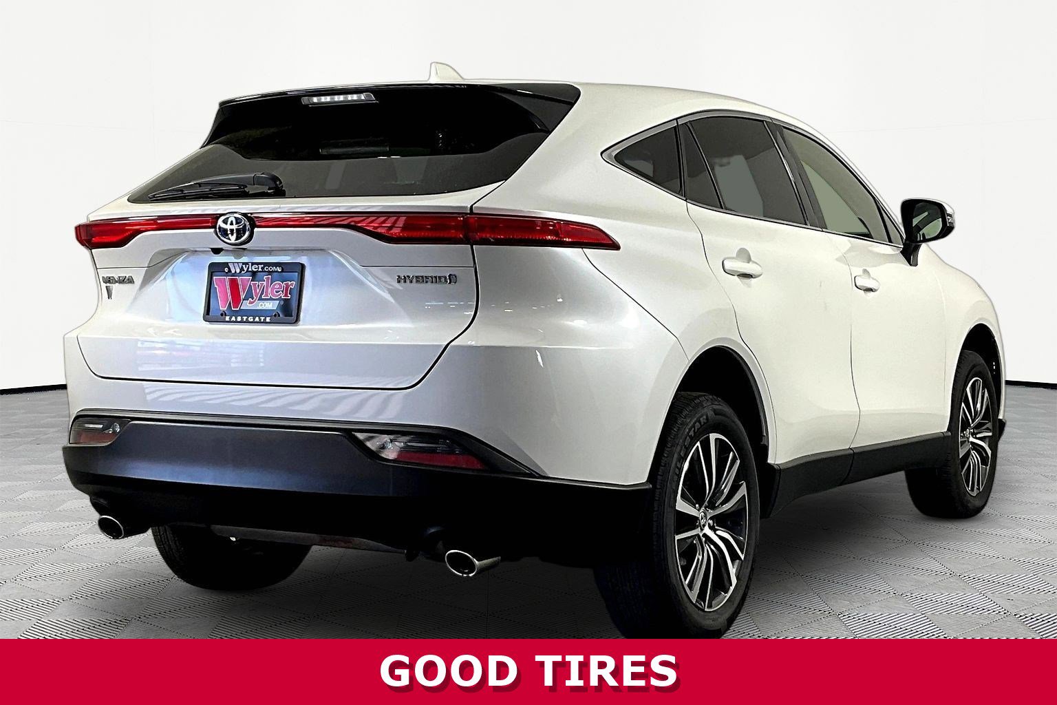 Used 2022 Toyota Venza LE AWD/4WD image 6