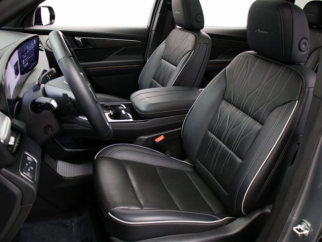 Certified 2025 Buick Enclave Avenir w/ Super Cruise Package image 9
