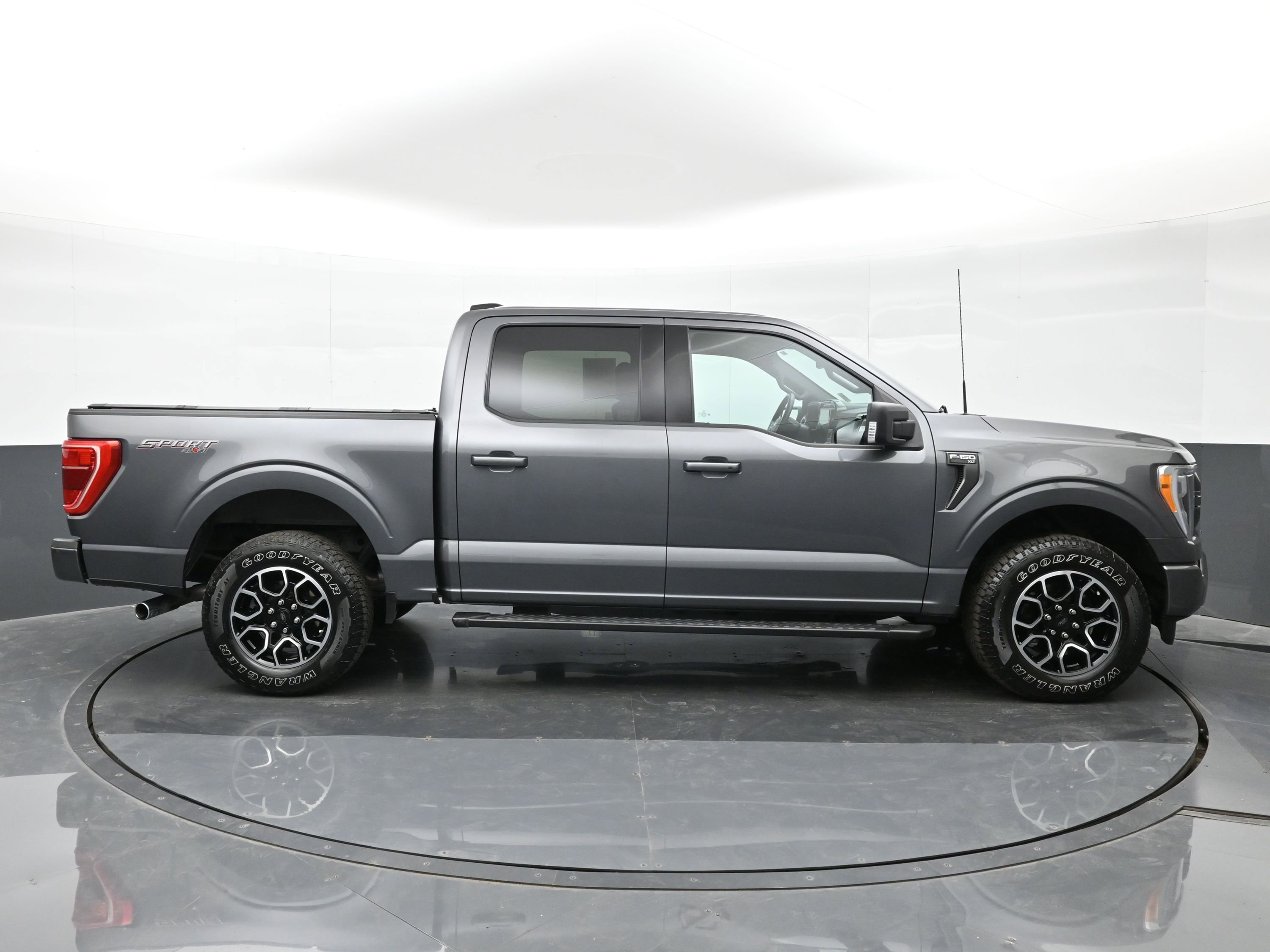 Used 2021 Ford F150 XLT w/ Equipment Group 302A High image 9