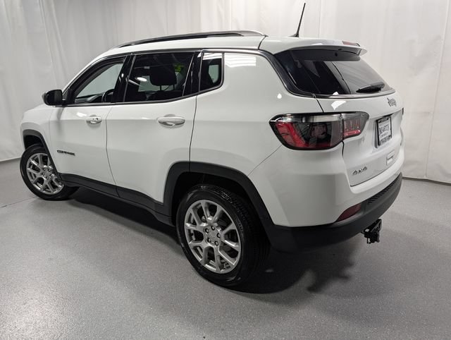 Used 2022 Jeep Compass Latitude w/ Sun and Sound Group AWD/4WD image 5