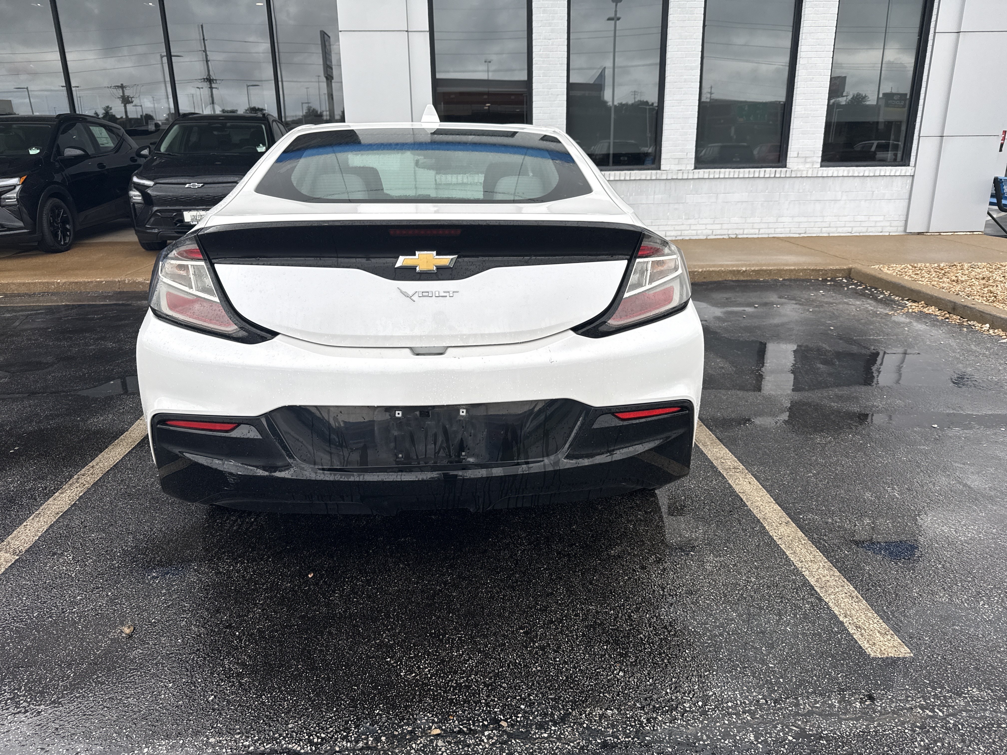 Used 2017 Chevrolet Volt LT w/ Comfort Package FWD image 5
