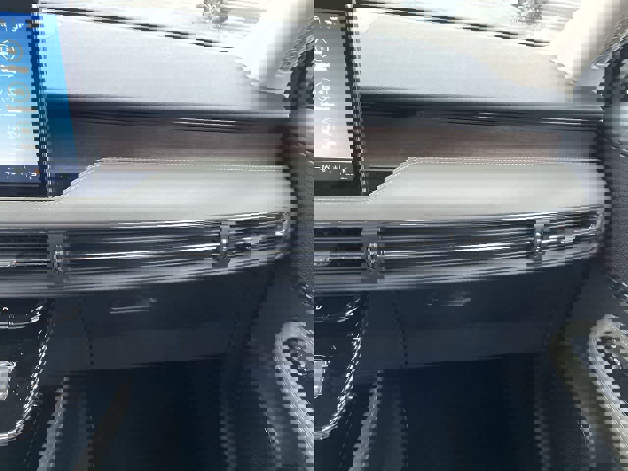 Used 2023 Lincoln Corsair Reserve w/ Equipment Group 201A image 16