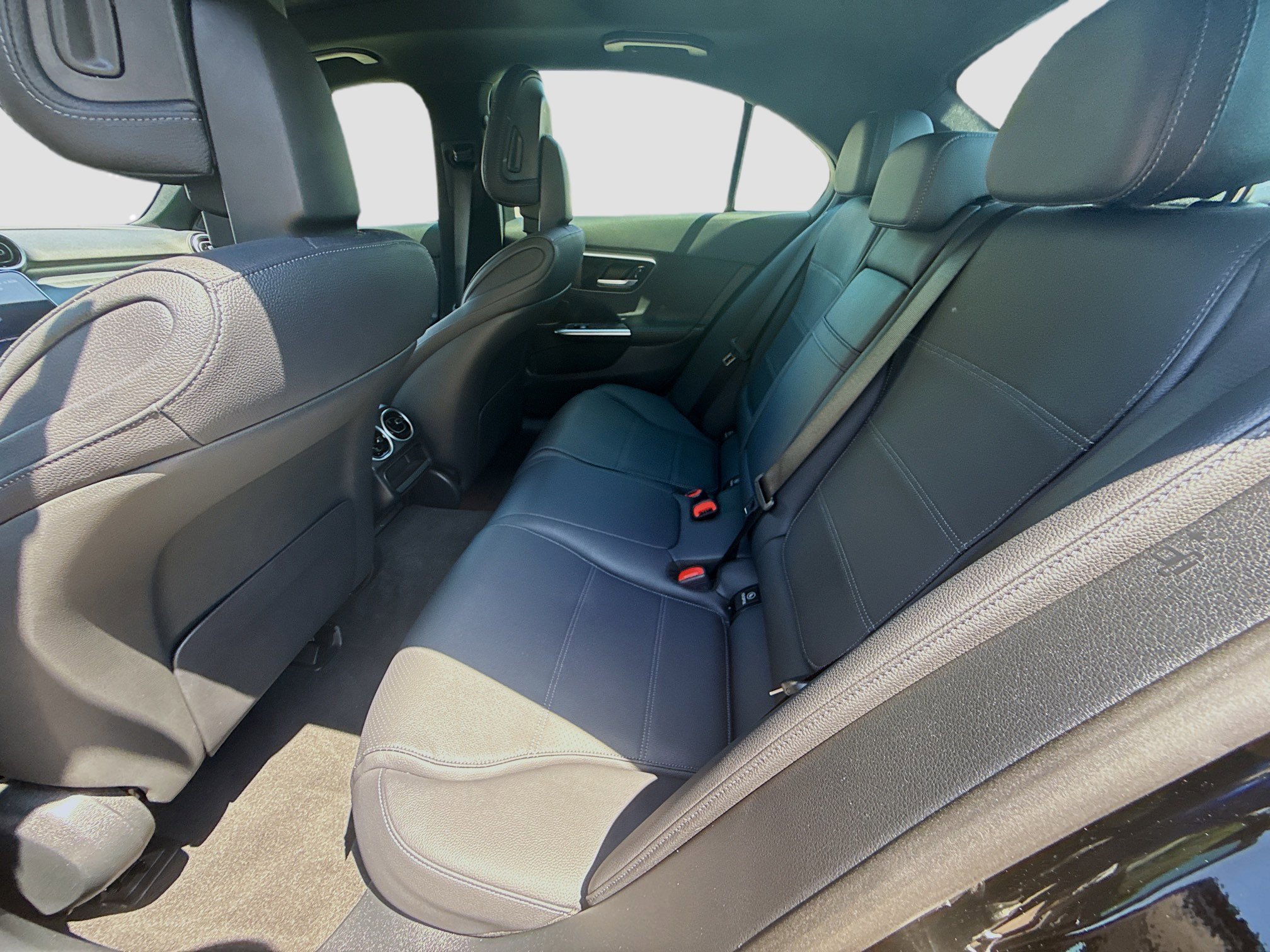 Used 2025 Mercedes-Benz C 300 Sedan image 21