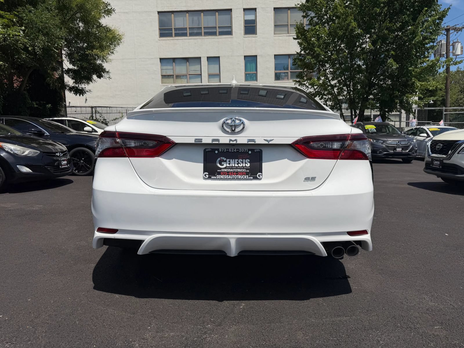 Used 2021 Toyota Camry SE FWD image 6