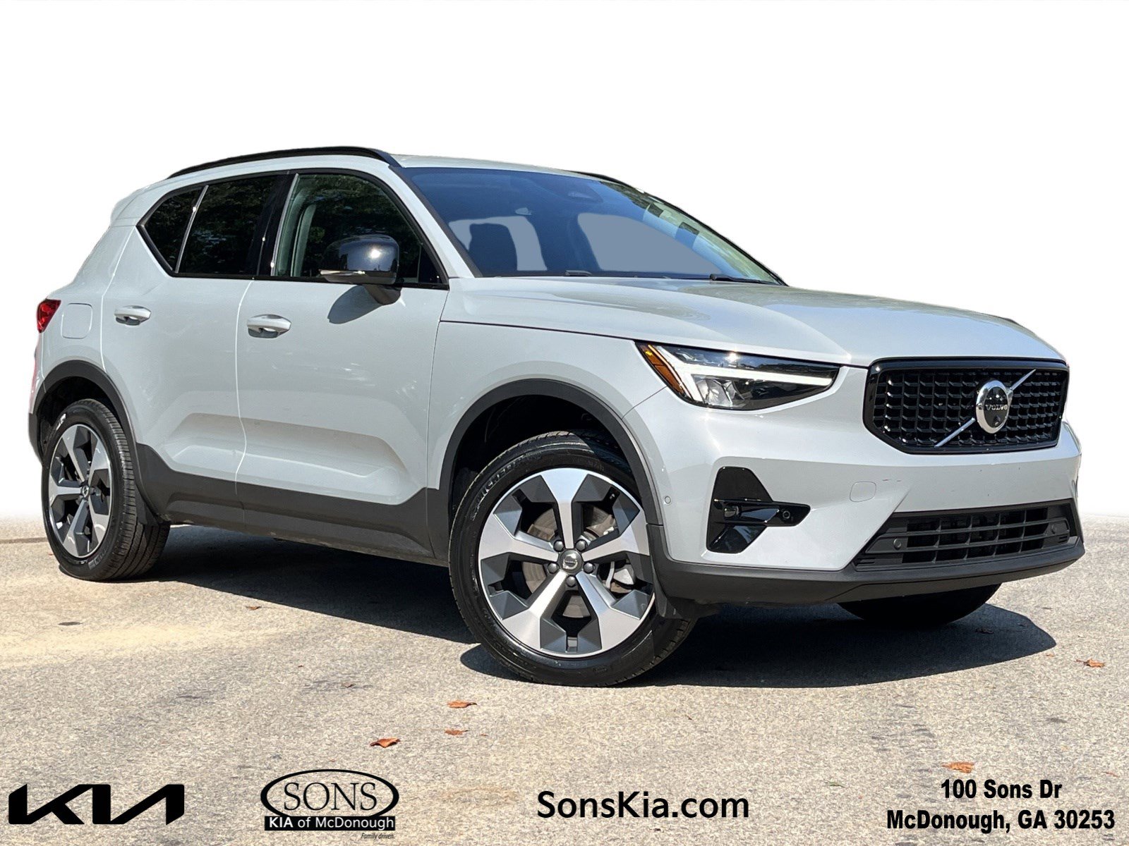 Used 2024 Volvo XC40 B5 Plus w/ Climate Package