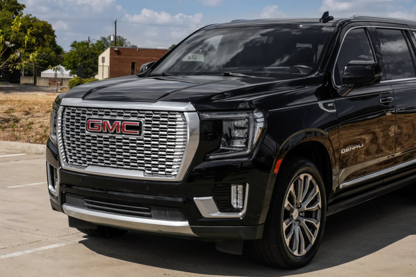 Used 2021 GMC Yukon XL Denali w/ Denali Premium Package RWD image 10