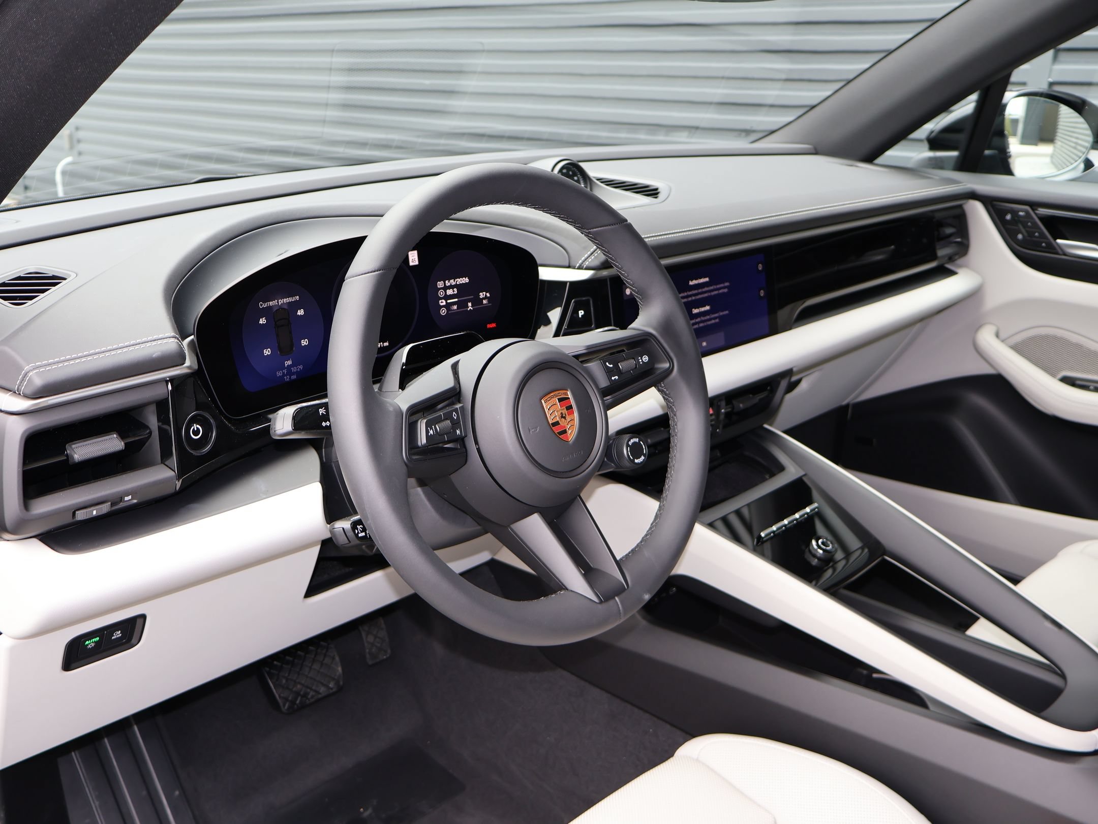 New 2026 Porsche Macan 4 Electric AWD/4WD image 4