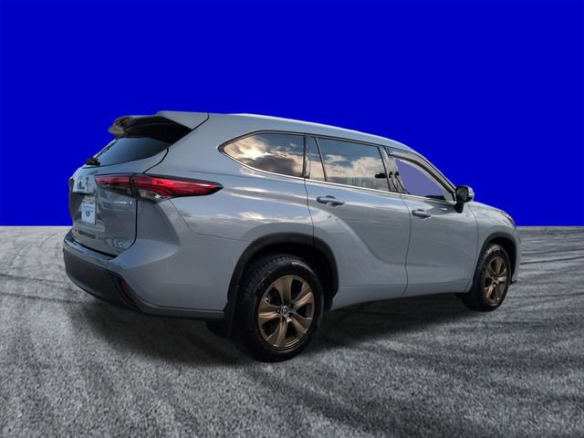 Used 2022 Toyota Highlander Bronze Edition image 4