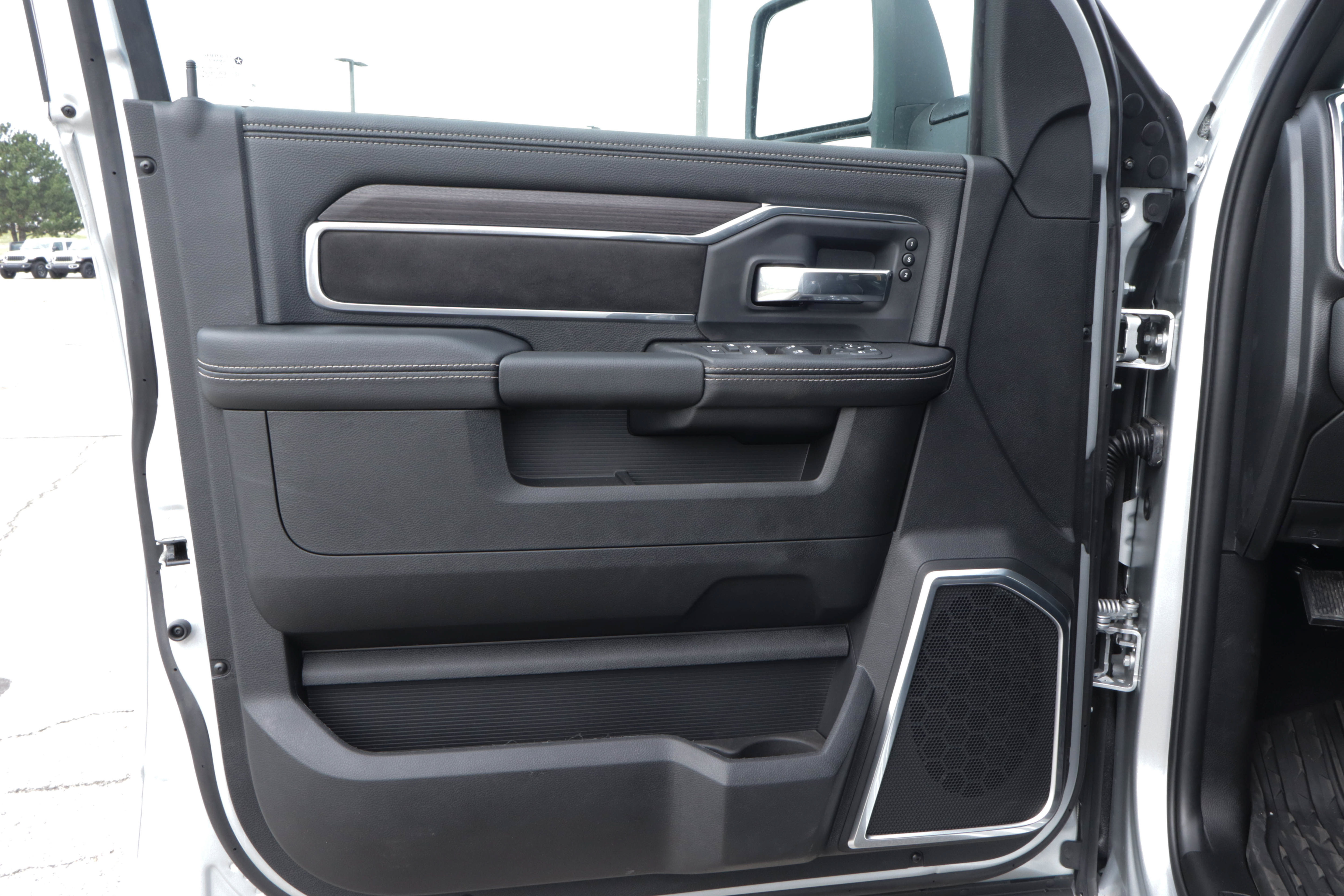 New 2027 RAM 2500 Laramie AWD/4WD image 10