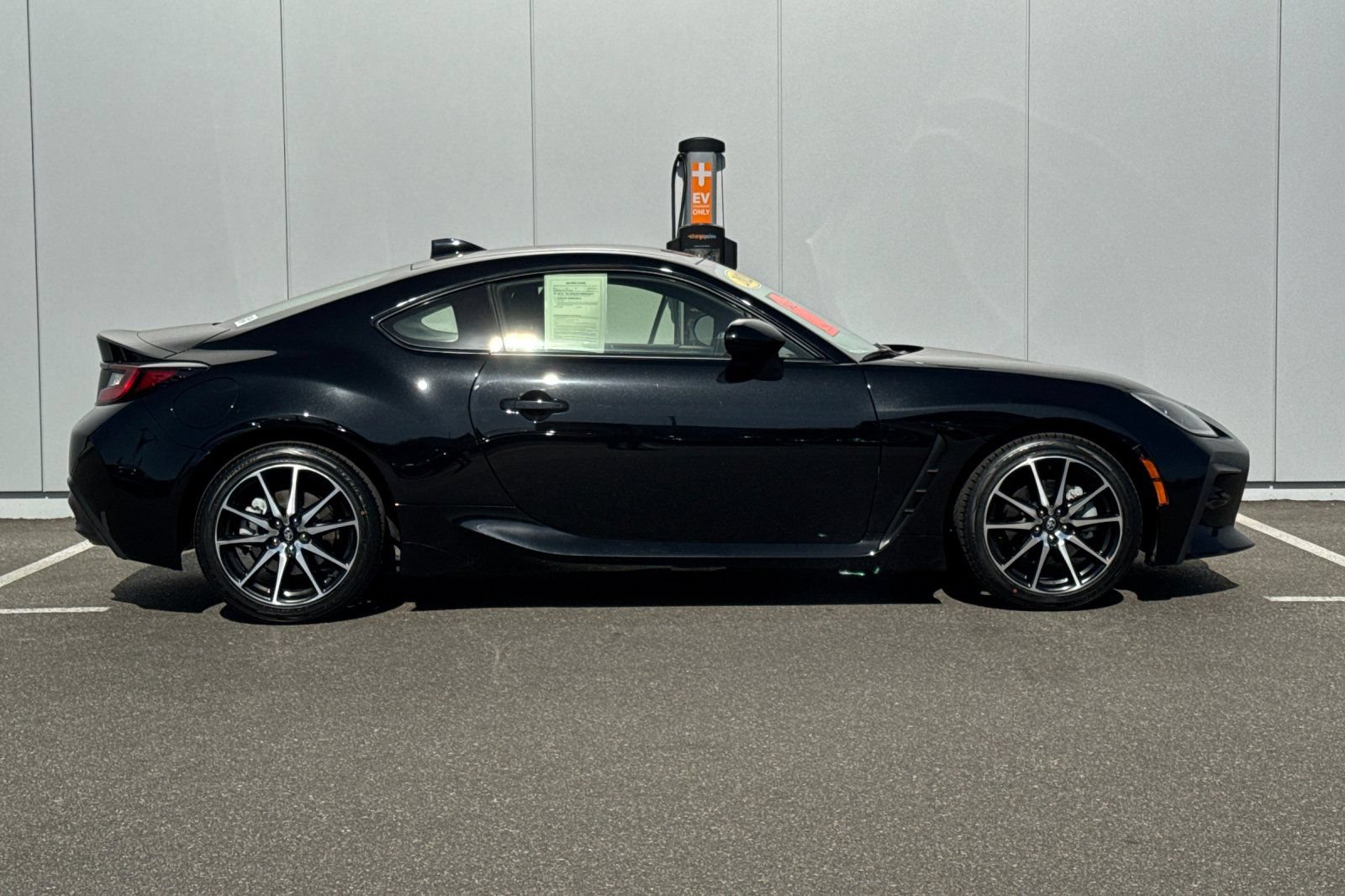 Used 2023 Toyota GR86 RWD image 6