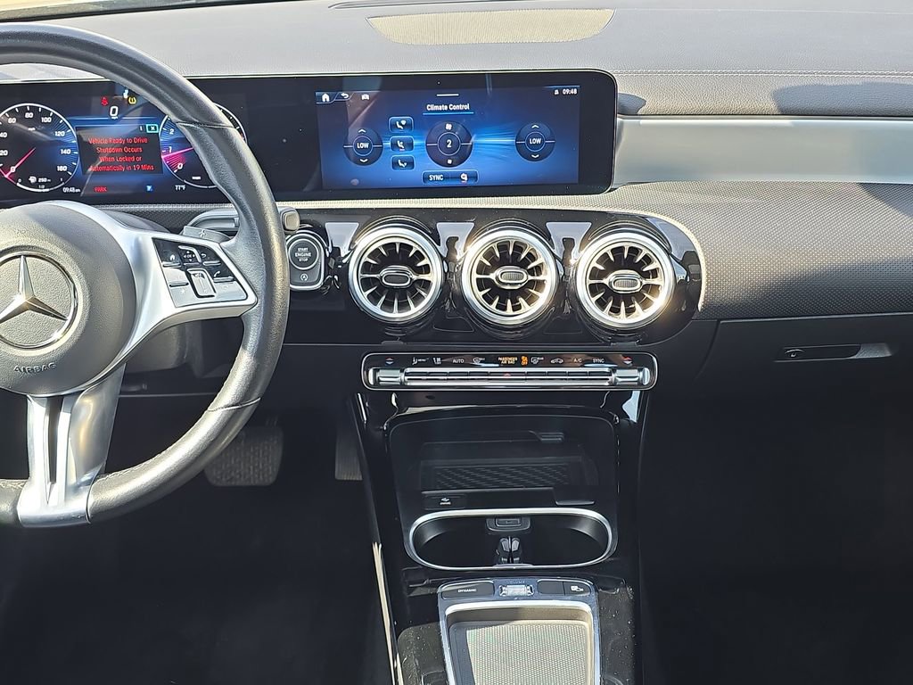 Used 2025 Mercedes-Benz CLA 250 4MATIC image 32