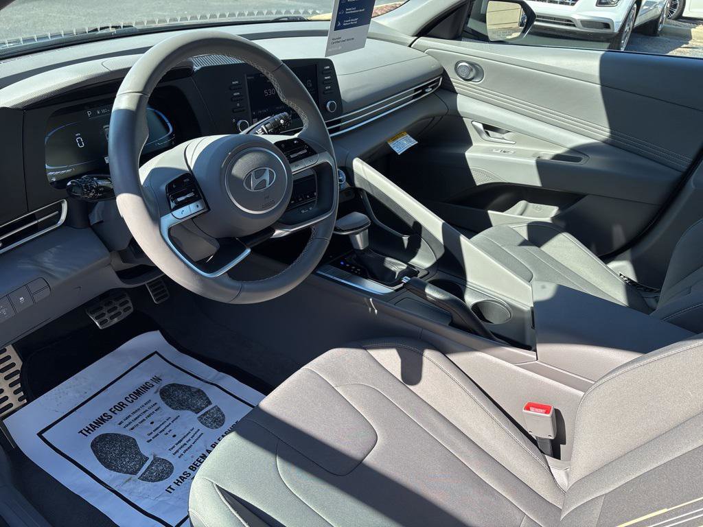 New 2025 Hyundai Elantra Sport image 10
