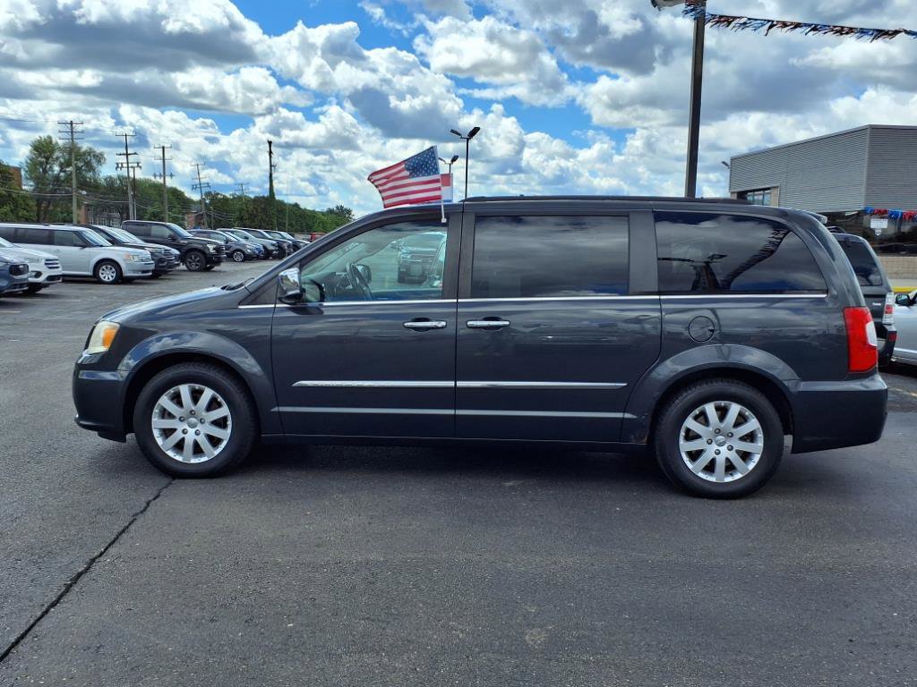 Used 2012 Chrysler Town & Country Touring-L w/ Driver Convenience Group image 25