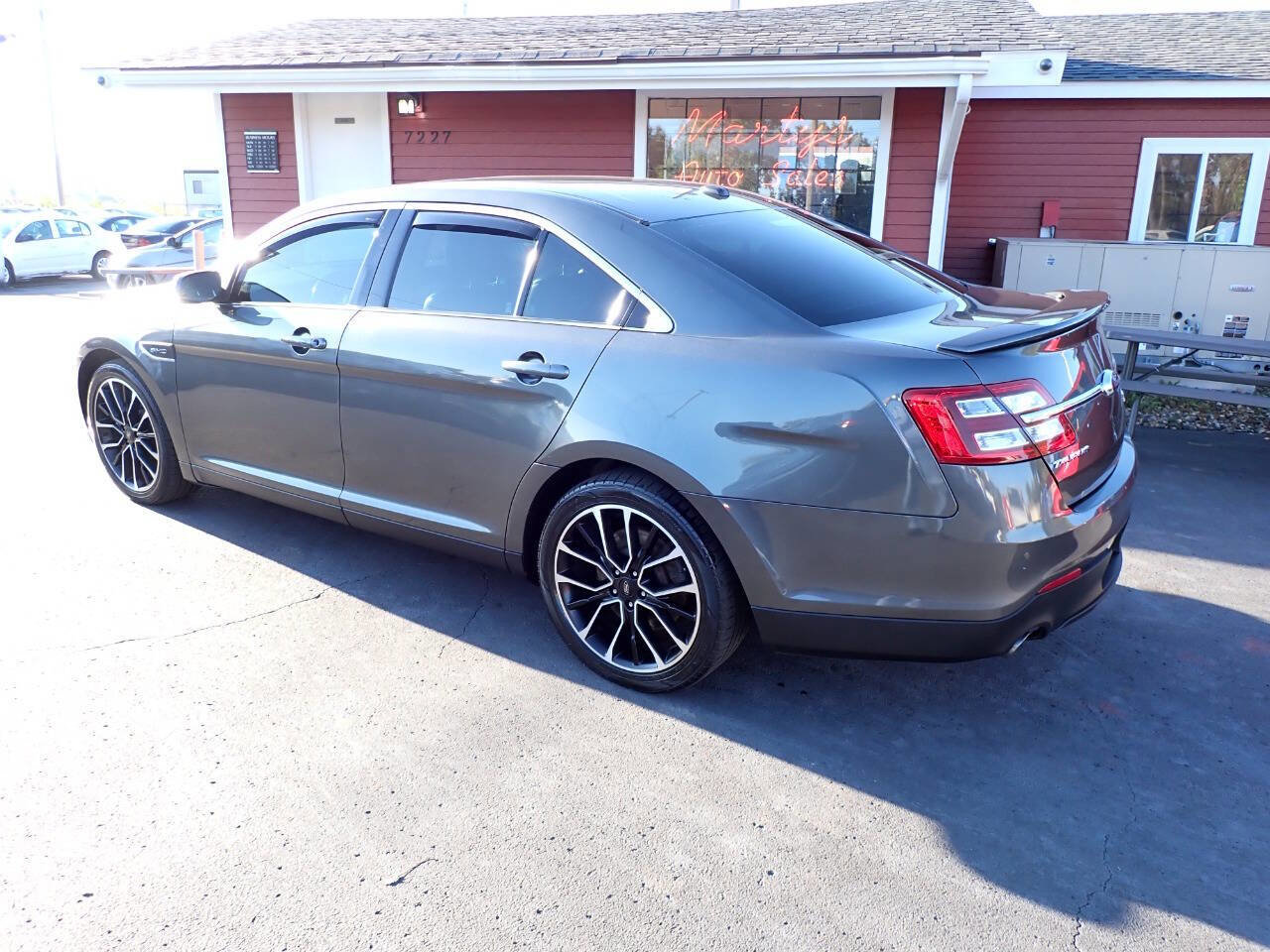 Used 2019 Ford Taurus SHO image 4