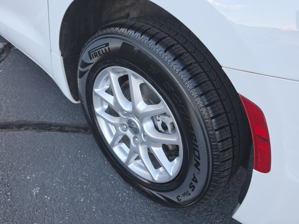 Used 2024 Chrysler Pacifica Touring-L FWD image 11