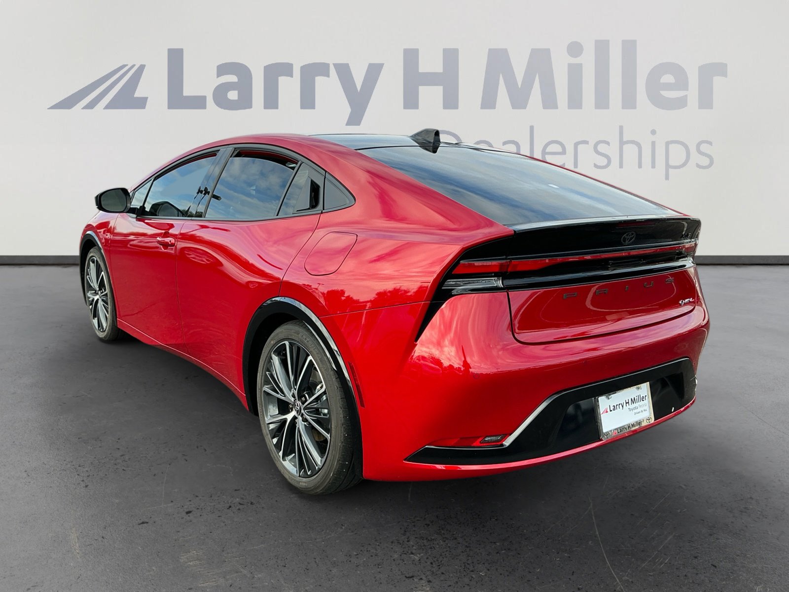 Used 2025 Toyota Prius XLE image 3