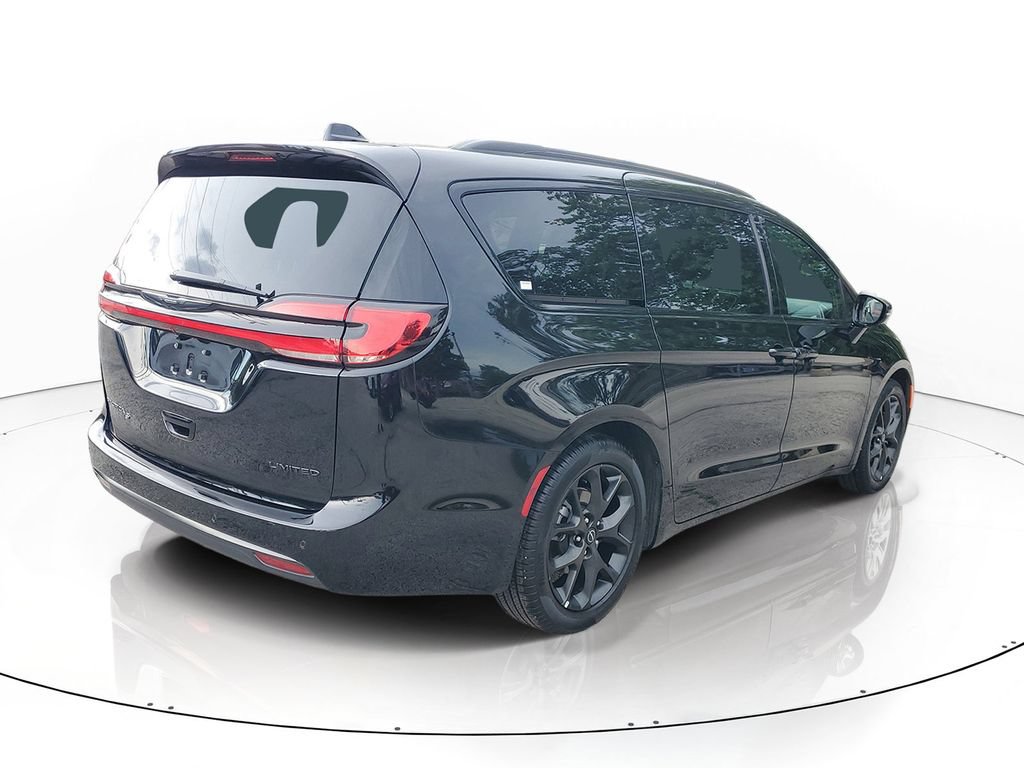 Used 2026 Chrysler Pacifica Limited w/ S Appearance Package FWD image 4