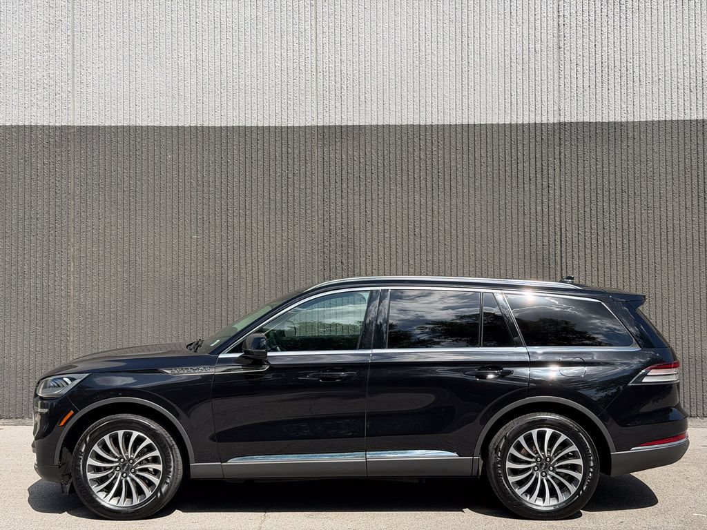 Used 2023 Lincoln Aviator Reserve w/ Elements Package Plus AWD/4WD image 4