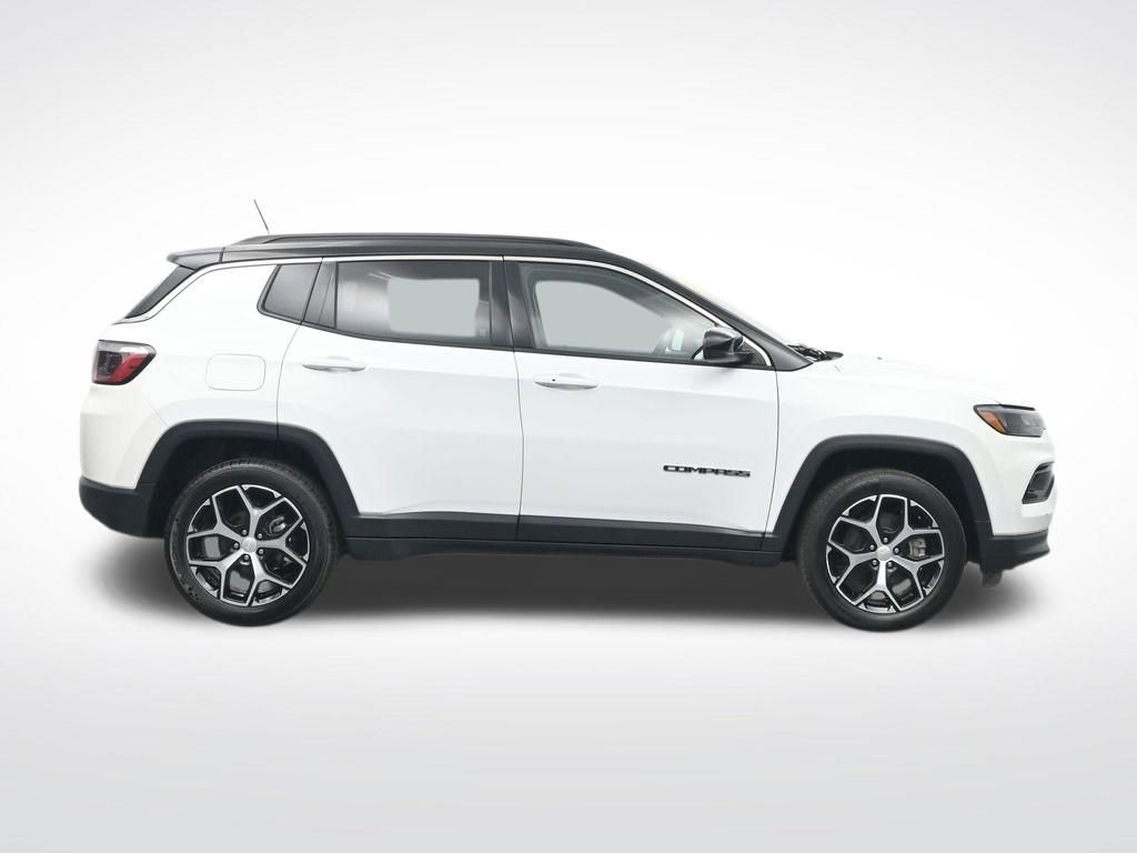 Used 2024 Jeep Compass Limited image 4